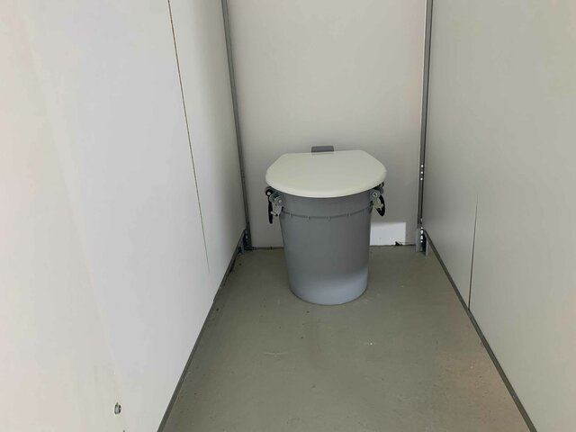 trocken wc aus hochwertigem kunststoff mit deckel